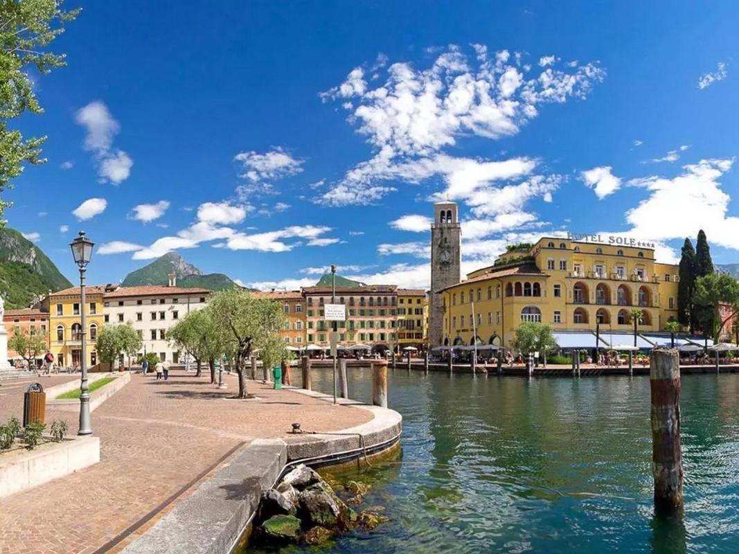 La Brezza Del Lago Riva del Garda Bagian luar foto